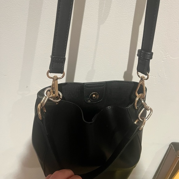 Black bucket purse with 2 straps - Picture 2 of 2